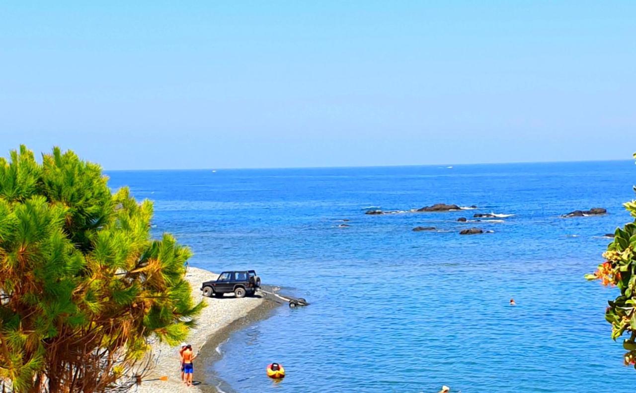 Astrofegia Beachfront Villa Pomos Luaran gambar
