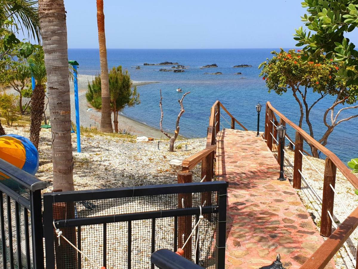 Astrofegia Beachfront Villa Pomos Luaran gambar