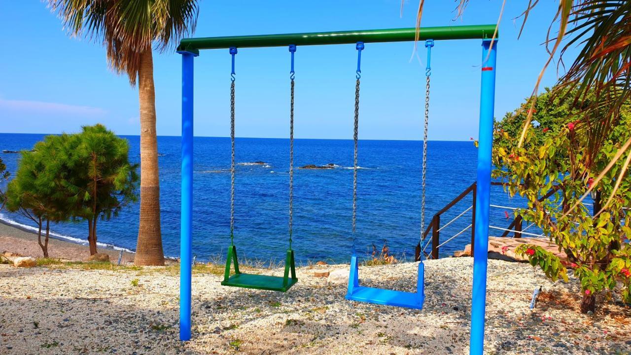 Astrofegia Beachfront Villa Pomos Luaran gambar